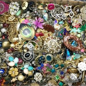 1 LB Vintage to Now Jewelry Lot- MYSTERY BOX!